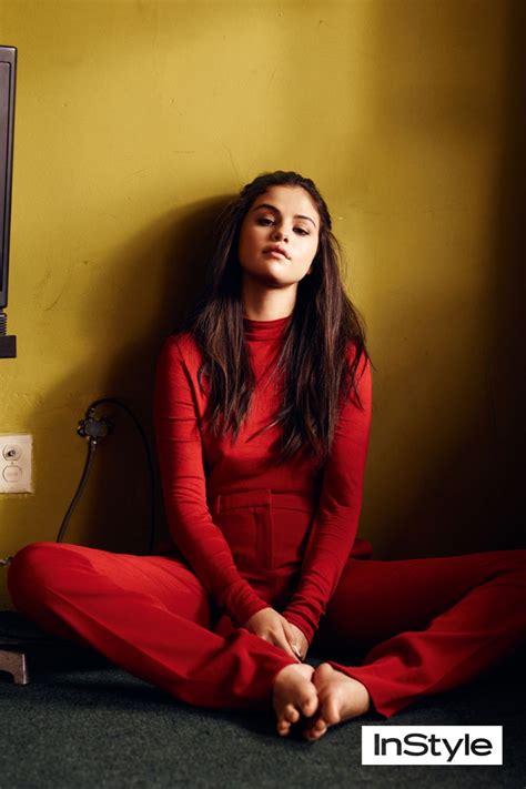 selena gomez nuda|Selena Gomez poses naked on the cover of new album, Revival